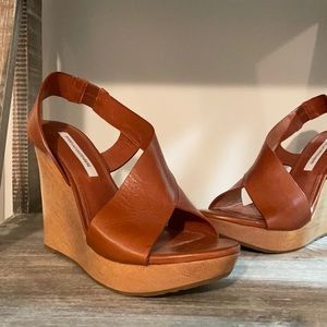 DVF DIANE vonFURSTENBERG wood/leather wedges